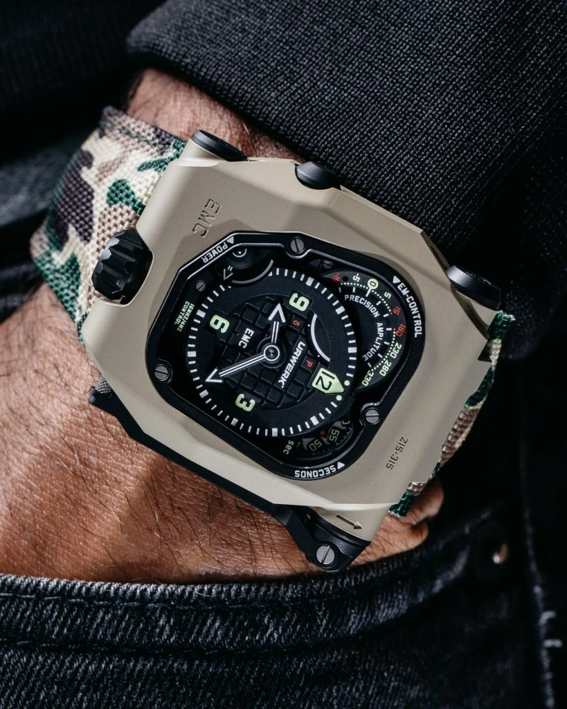 Часы Urwerk  Time Hunter Desert Sage Limited Edition  Urwerk EMC