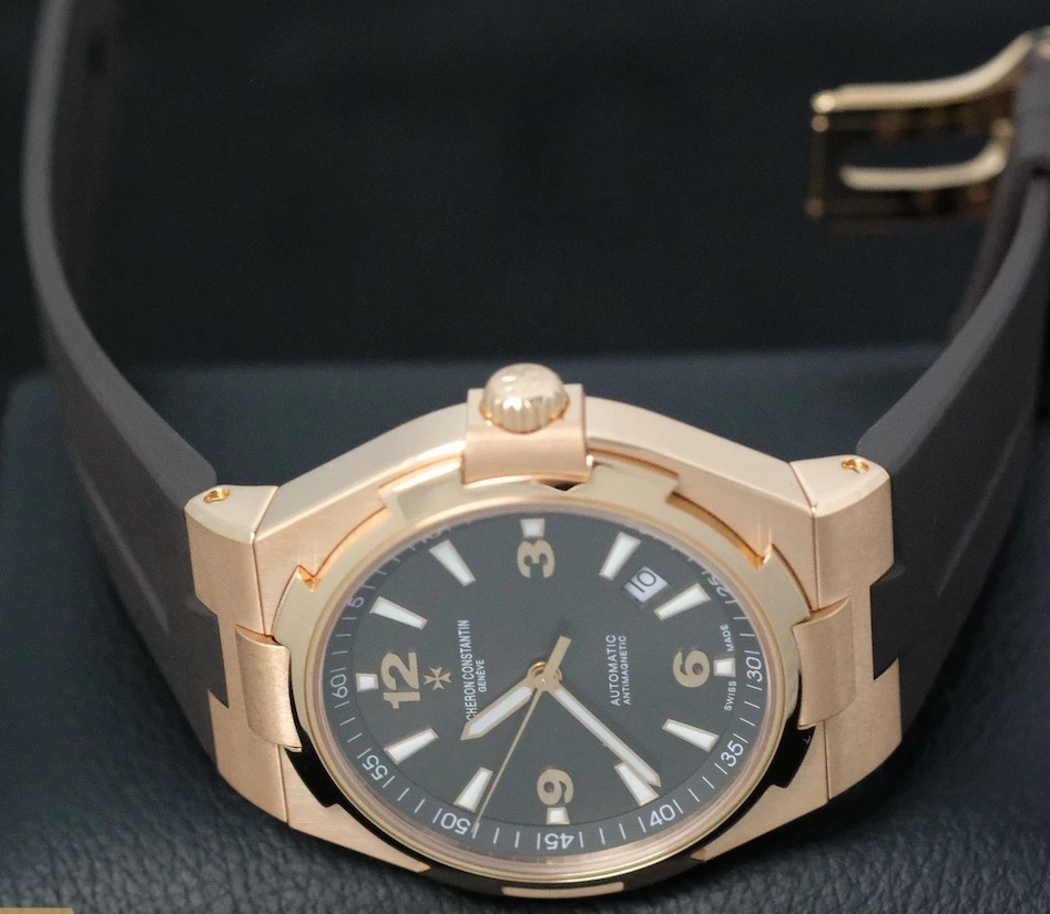 Часы Vacheron Constantin  Overseas Automatic 42Mm  47040/000r
