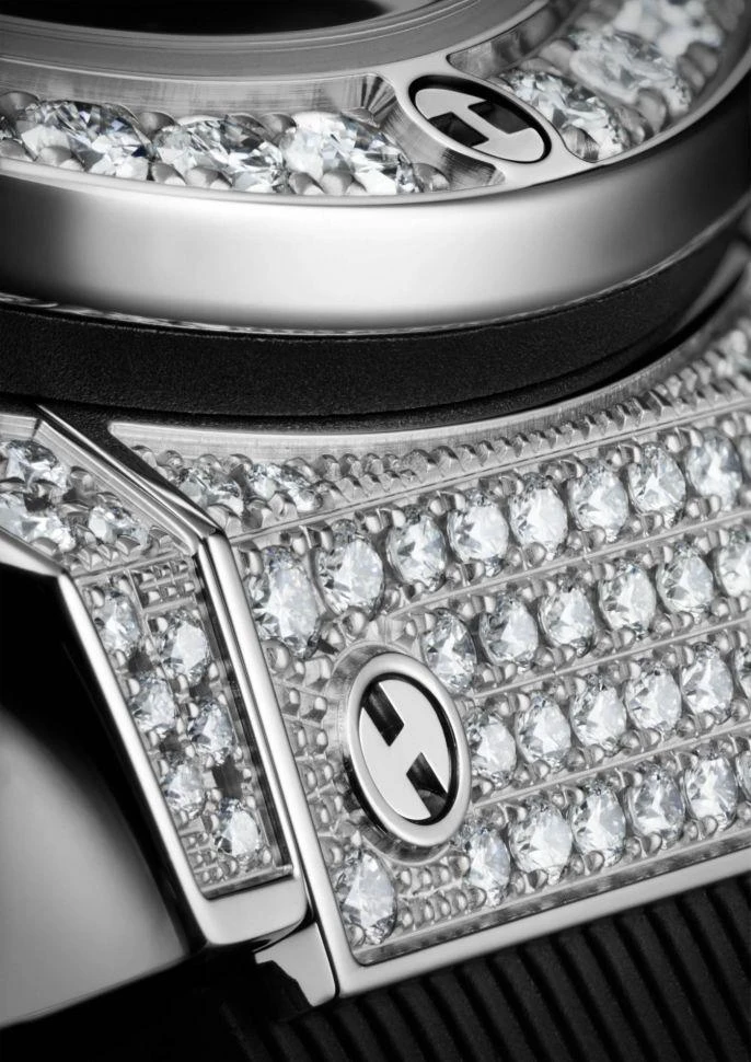 Заказать Hublot  Classic Fusion Titanium Pave  581.NX.1470.RX.1704