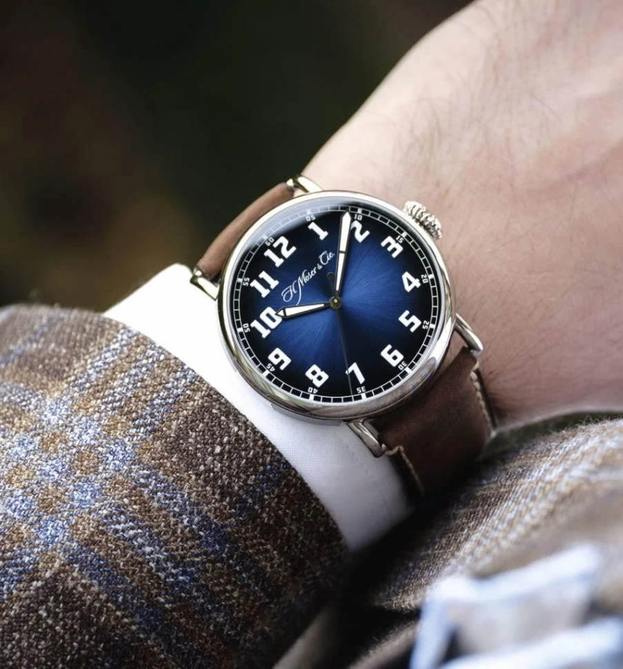 Заказать H. Moser &amp; Cie  H. Moser &amp; Cie Heritage Centre Seconds  8200-1201