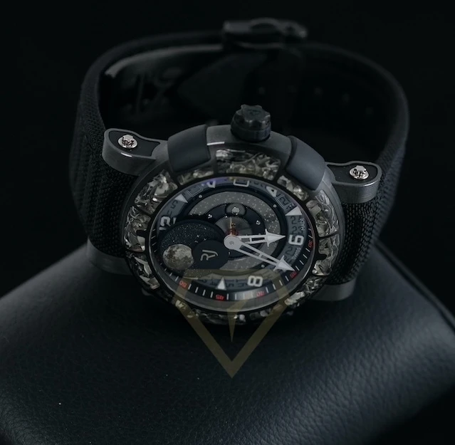 Часы Romain Jerome  Arraw 6919 Ceramic 45 Mm  1S45L.CZCR.8023.PR.ASN19 