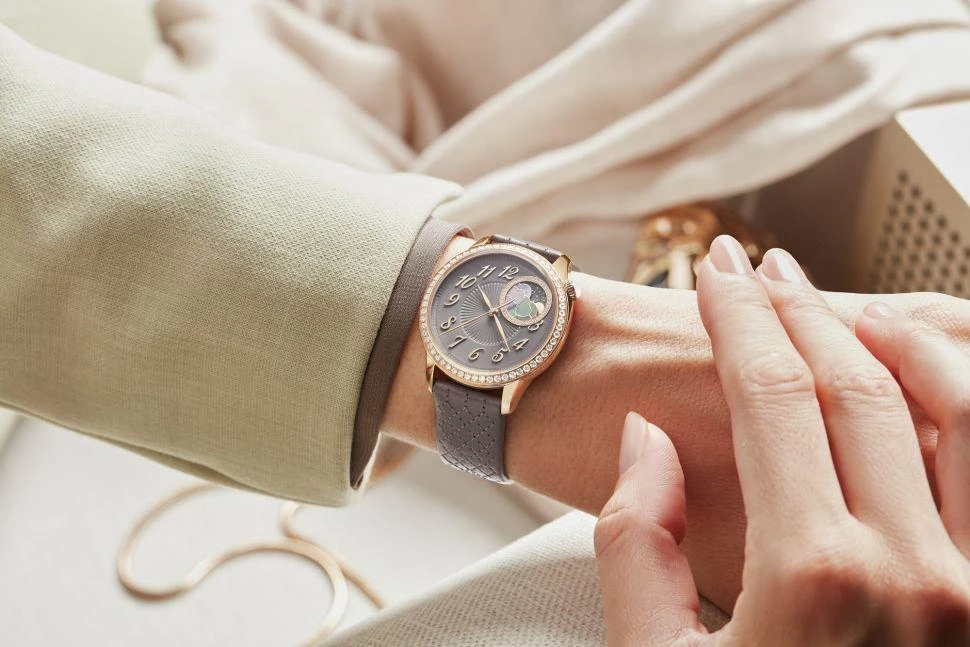 Заказать Vacheron Constantin  Egerie Moon Phase  8005F/000R-B958