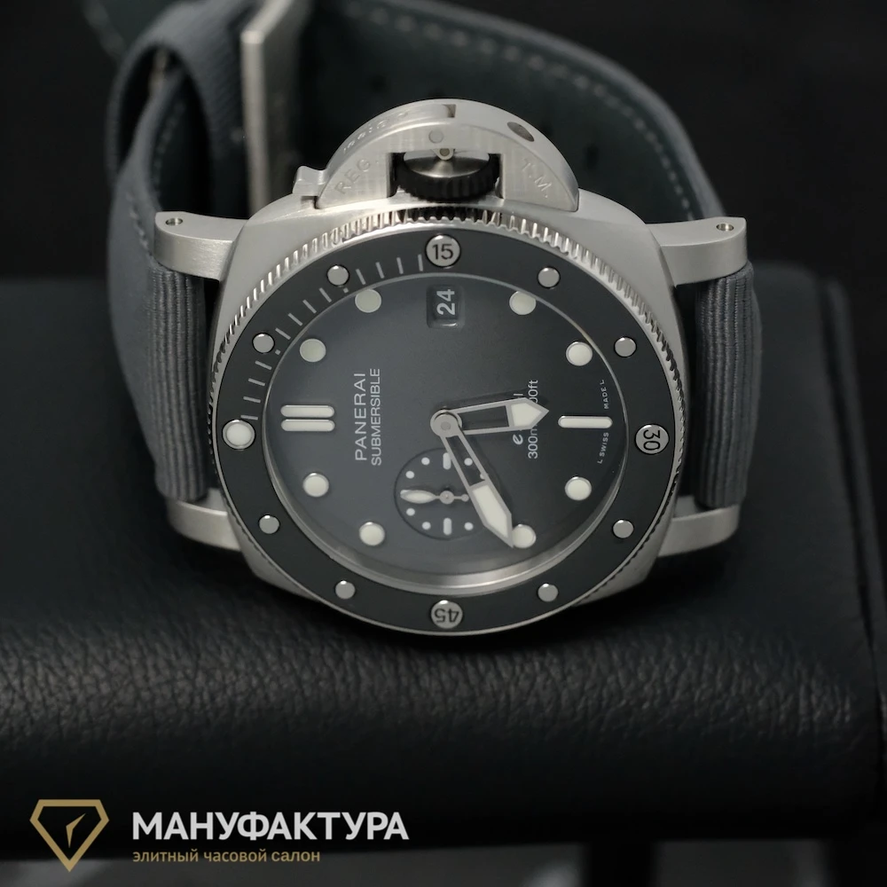 Часы Panerai  Submersible Quarantaquattro Esteel™ Grigio Roccia  PAM01288
