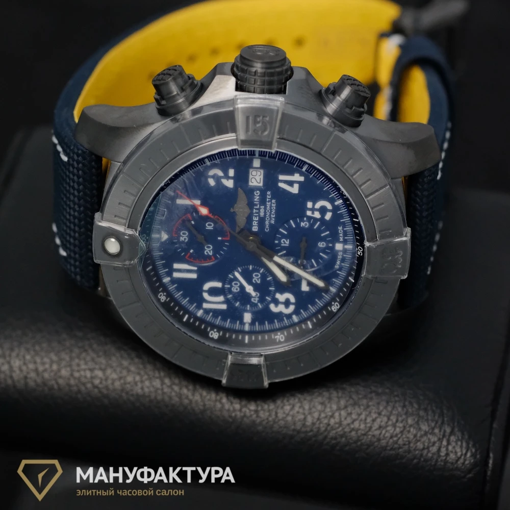 Часы Breitling  Super Avenger Chronograph 48 Night Mission  V13375101C1X1