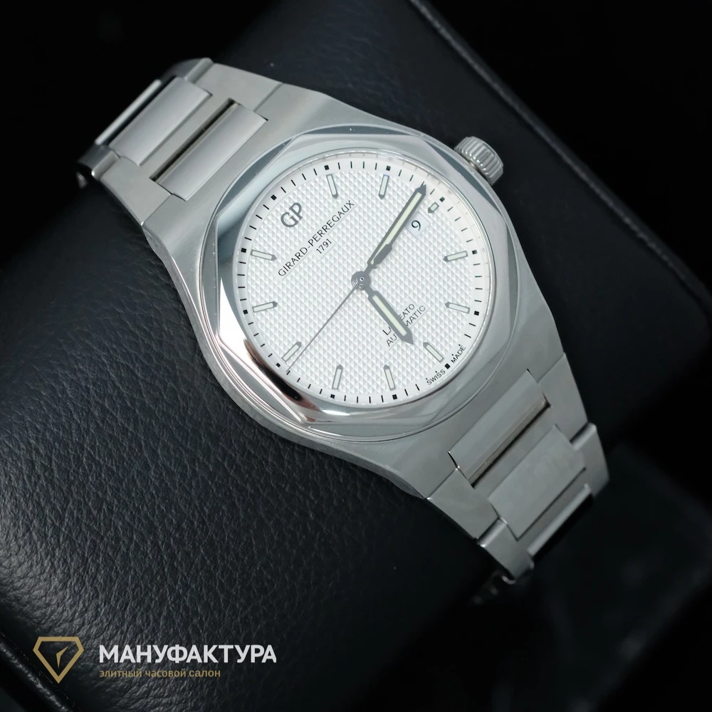 Часы Girard-Perregaux  Laureato Heritage 41 Mm Limited Edition 225  81000-11-131-11A
