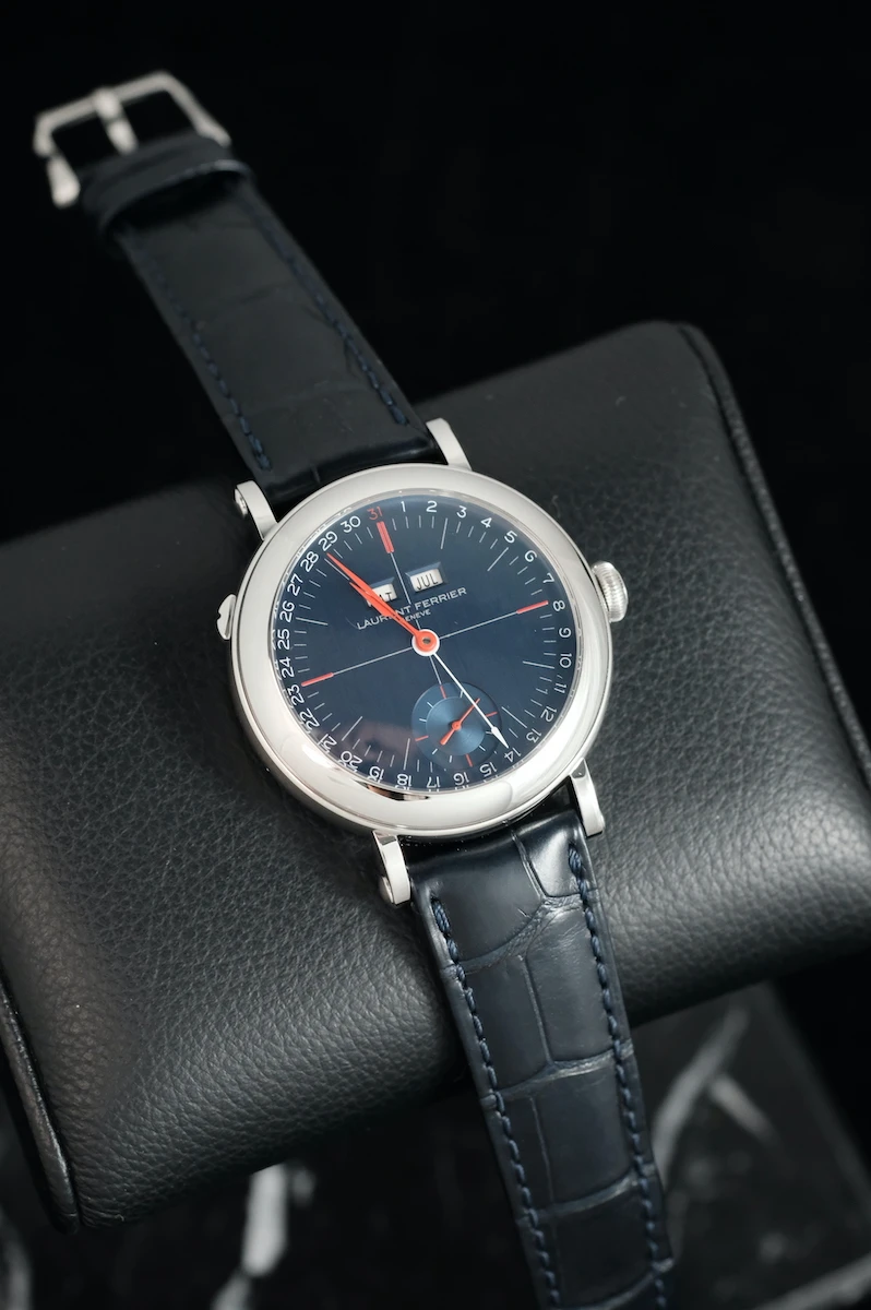 Часы Laurent Ferrier  Ecole Annual Calendar Steel Blue Piece Unique 40 Mm  LCF025