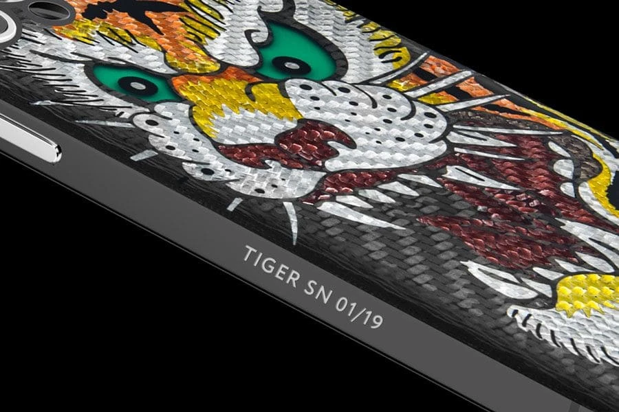 Кастомный Телефон Designa Individual  Tiger Carbon  