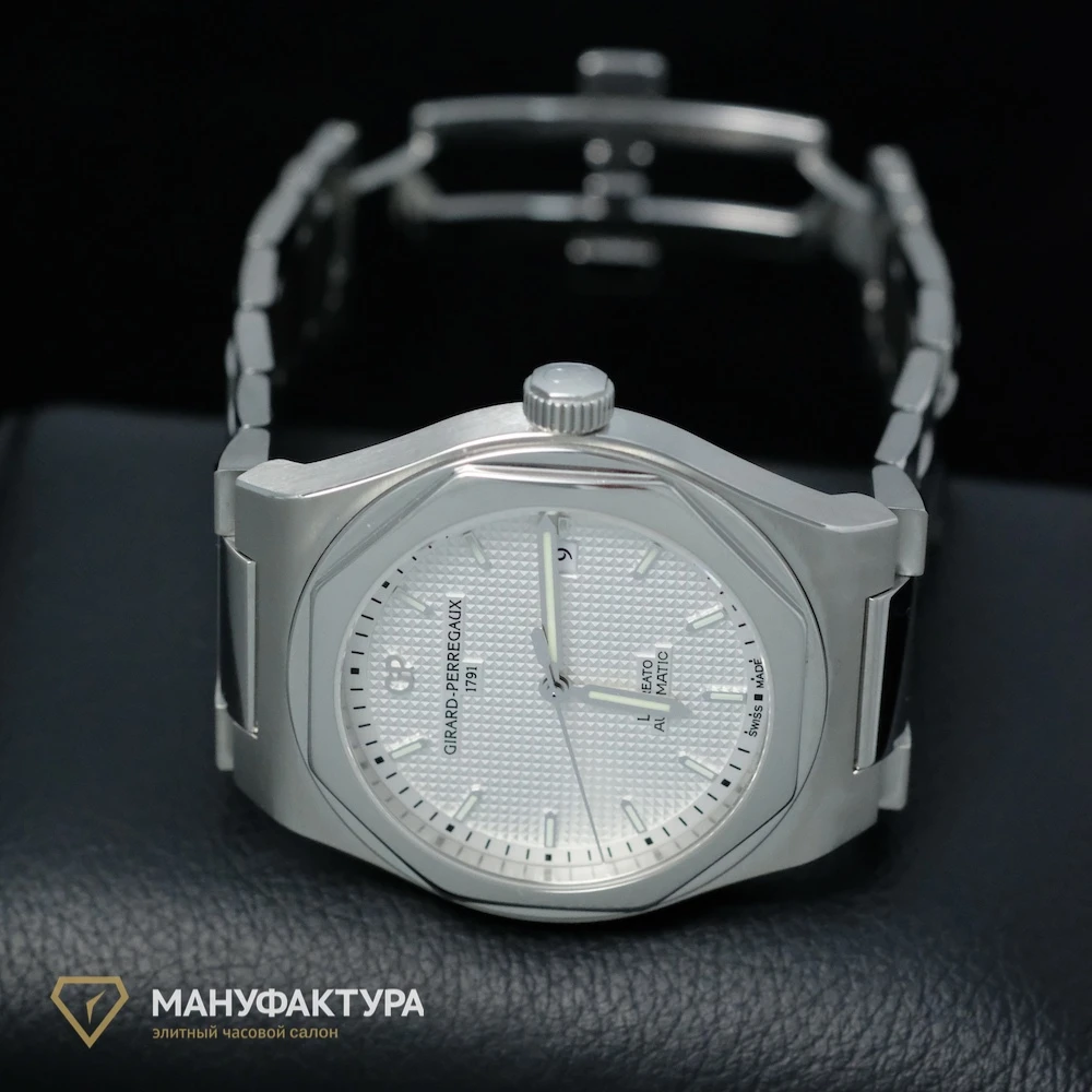 Часы Girard-Perregaux  Laureato Heritage 41 Mm Limited Edition 225  81000-11-131-11A