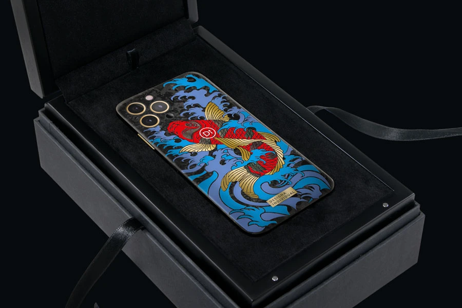 Кастомный Телефон Designa Individual  The Koi Carbon Project  