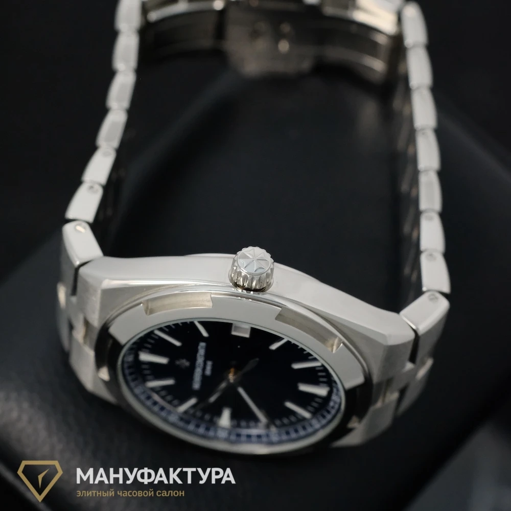 Часы Vacheron Constantin  Overseas Automatic Date 41 Mm  4500V/110A-B128