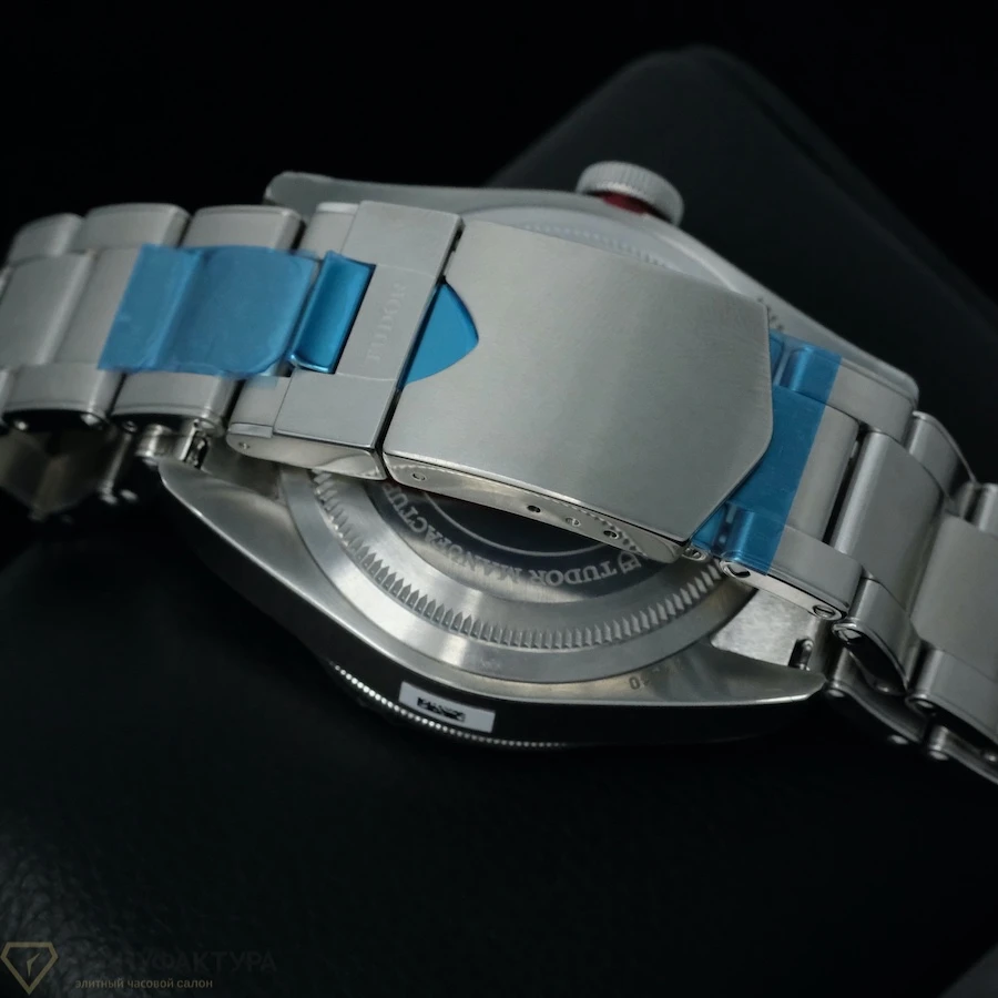 Часы Tudor  Black Bay "State Of Qatar"  79230R