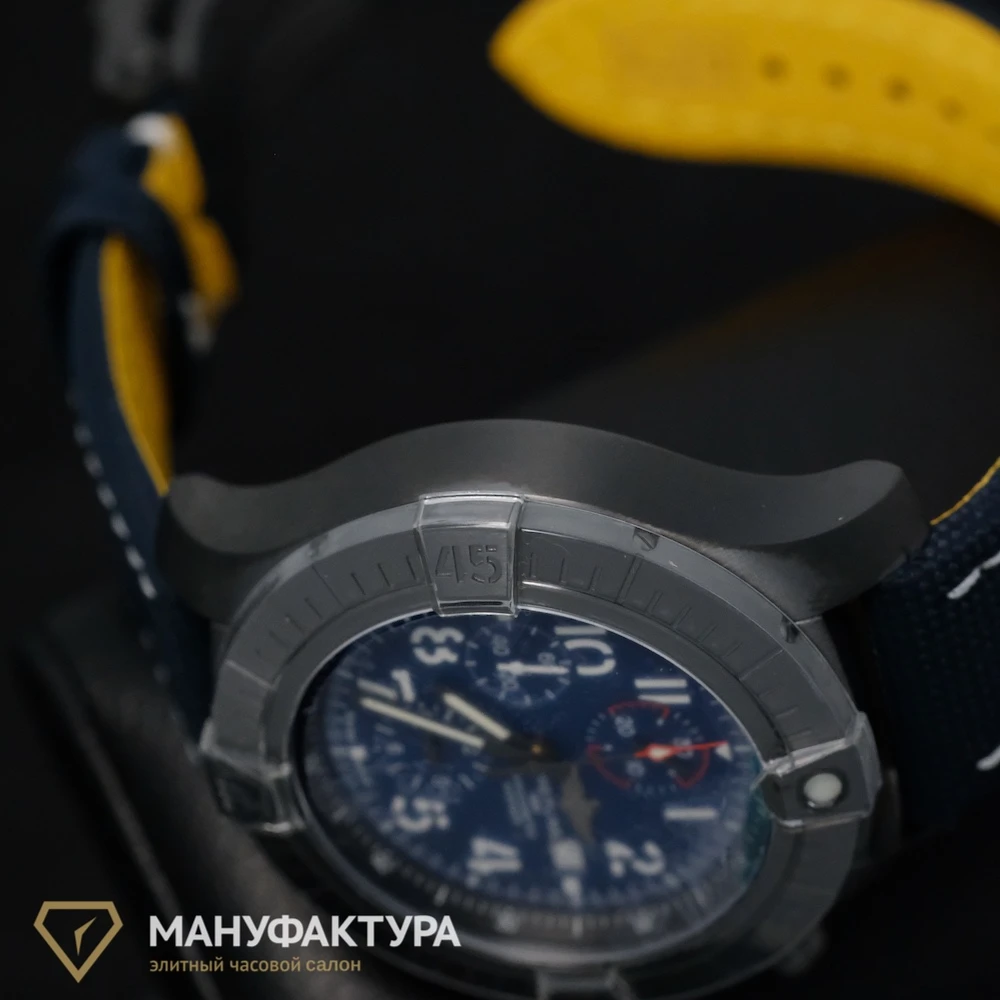 Часы Breitling  Super Avenger Chronograph 48 Night Mission  V13375101C1X1