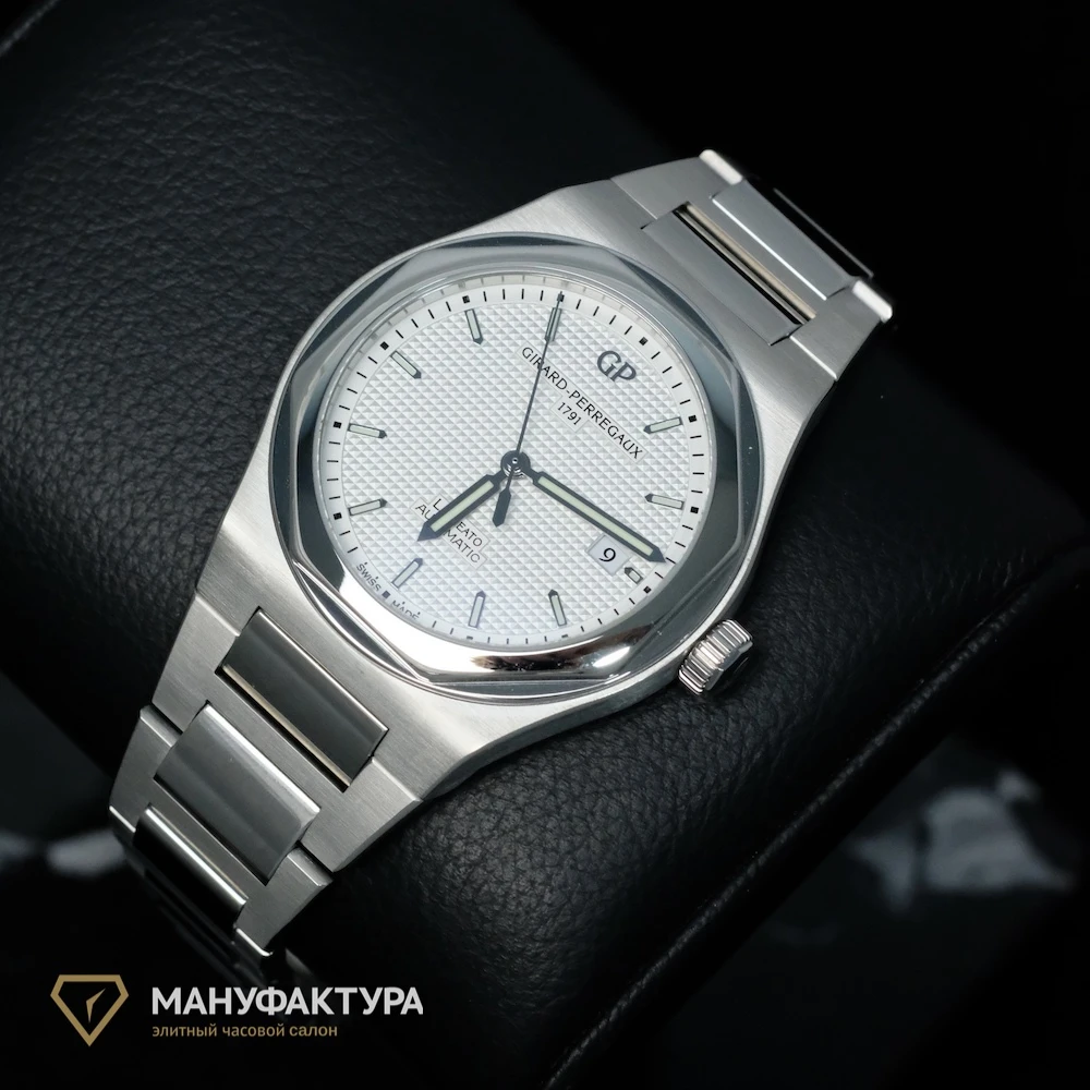 Часы Girard-Perregaux  Laureato Heritage 41 Mm Limited Edition 225  81000-11-131-11A