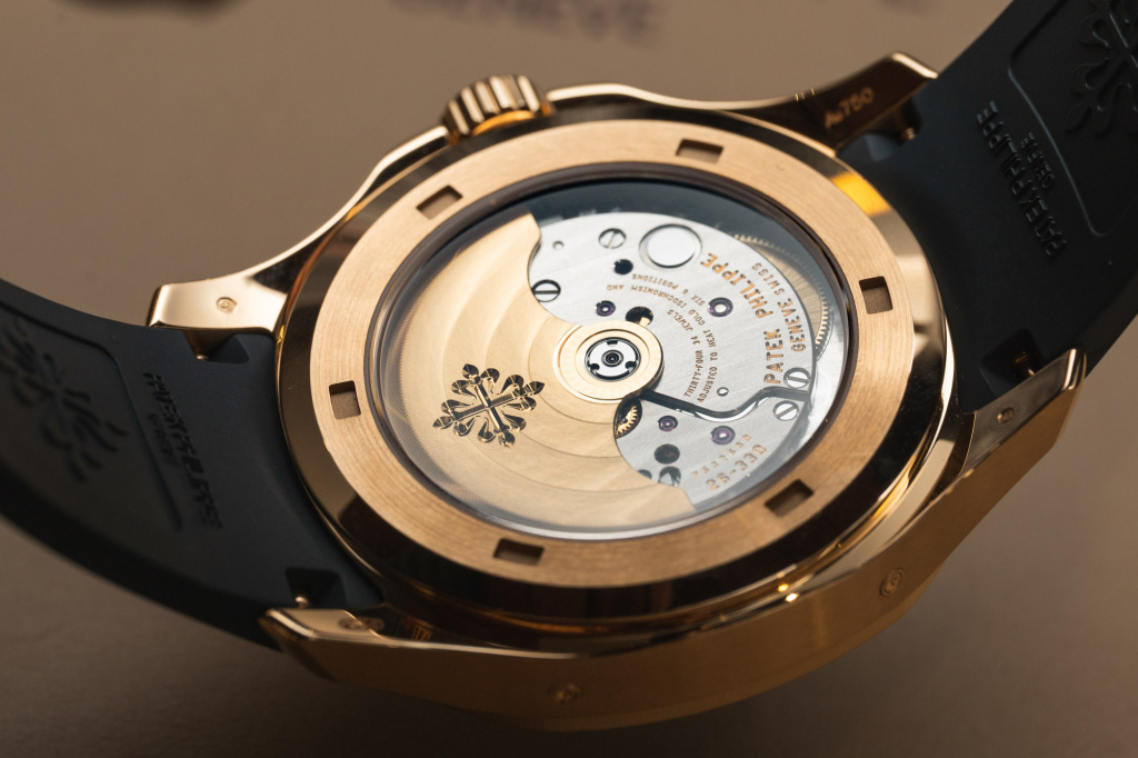 Aquanaut_AnnualCalendar_Luce_5261R-001_PatekPhilippe_WWG23_JW-9.jpeg