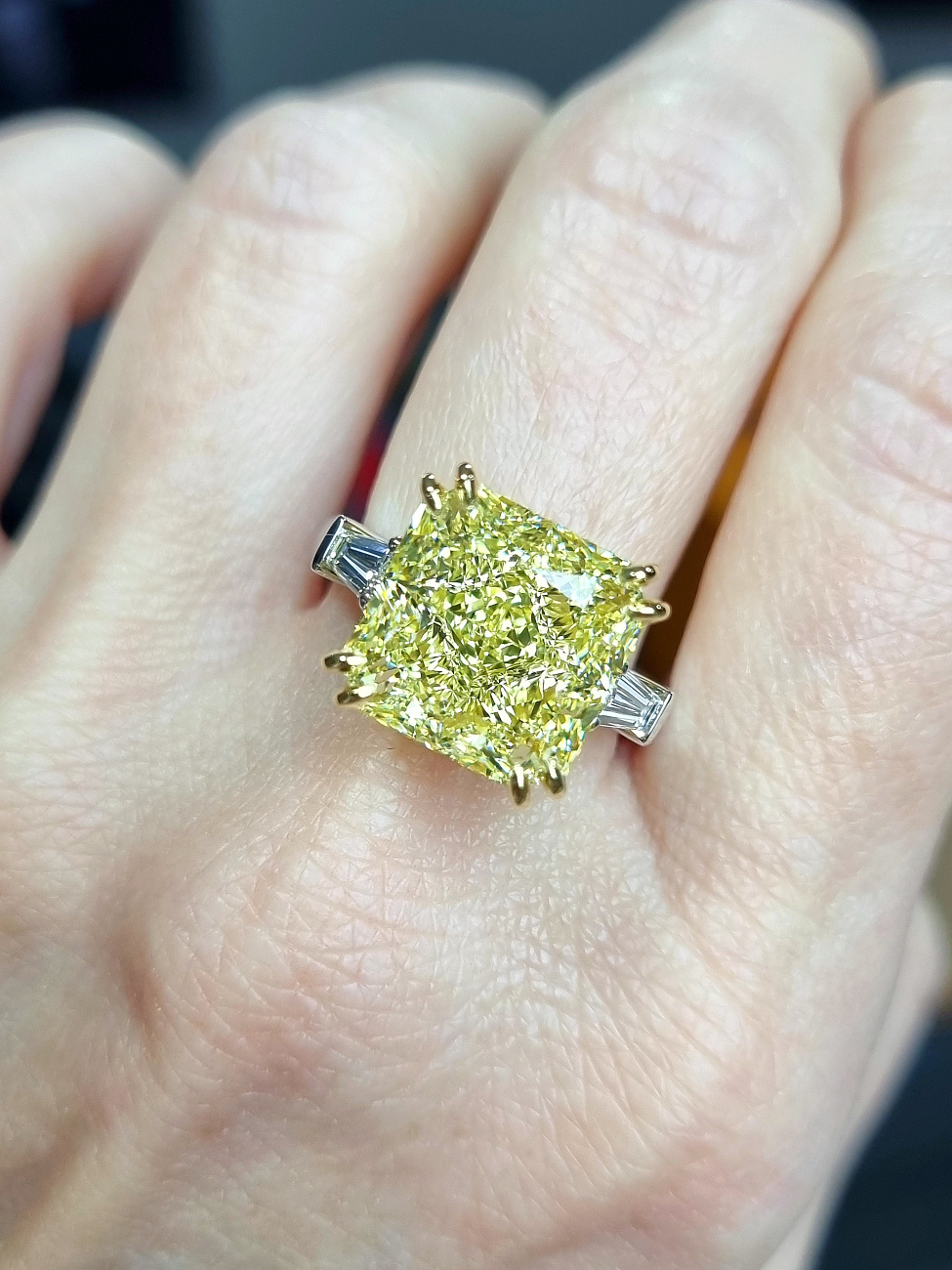 Украшение GIA  Кольцо с бриллиантом 10,03 ct. Fancy Yellow/VVS2   