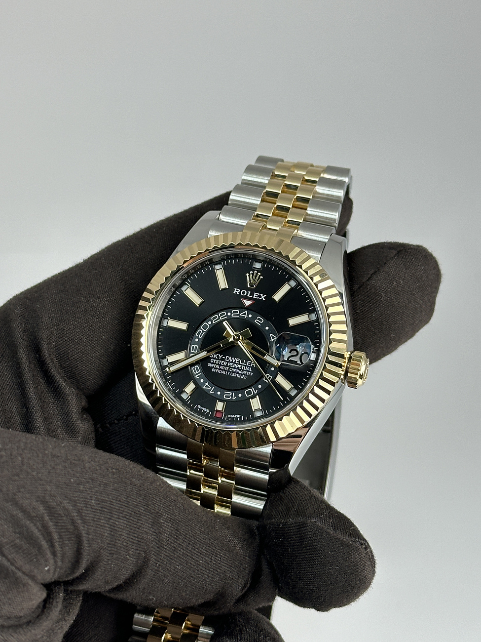 Часы Rolex  Sky-Dweller 42Mm Steel And Yellow Black Dial  326933