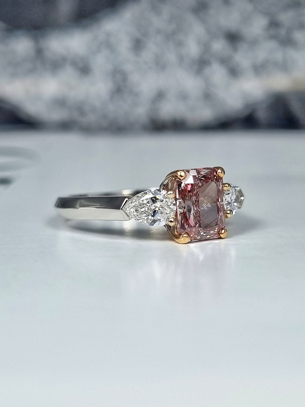 Украшение GIA  Кольцо с бриллиантом 1,61 ct. Fancy Pink-Brown/VS2   