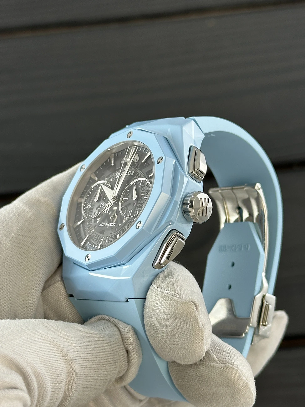 Часы Hublot  Classic Fusion Aerofusion Chronograph Orlinski Sky Blue Ceramic  525.ES.0170.RX.ORL22