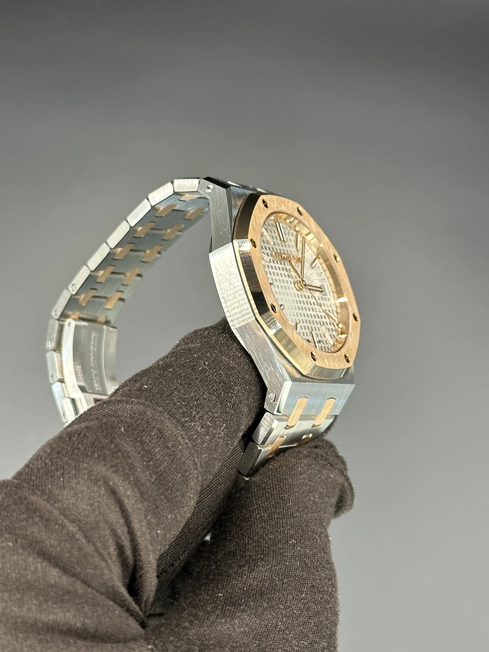 Часы Audemars Piguet  Royal Oak 37 Mm Steel Rose Gold  15550SR.OO.1356SR.02