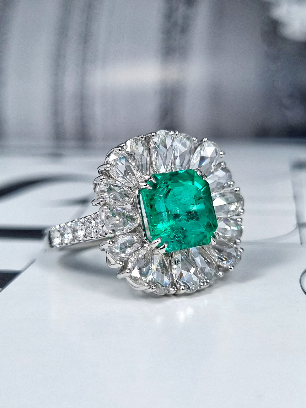 Украшение GRS GemResearch Swisslab  Кольцо с изумрудом 3,12 ct. (Colombia)   