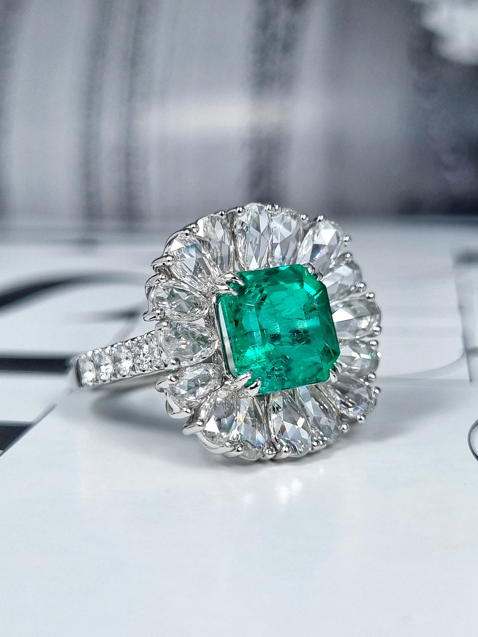 Украшение GRS GemResearch Swisslab  Кольцо с изумрудом 3,12 ct. (Colombia)   