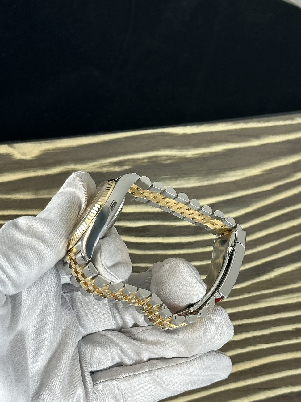 Часы Rolex  Datejust Champagne Diamond Dial 2023  126233-0017