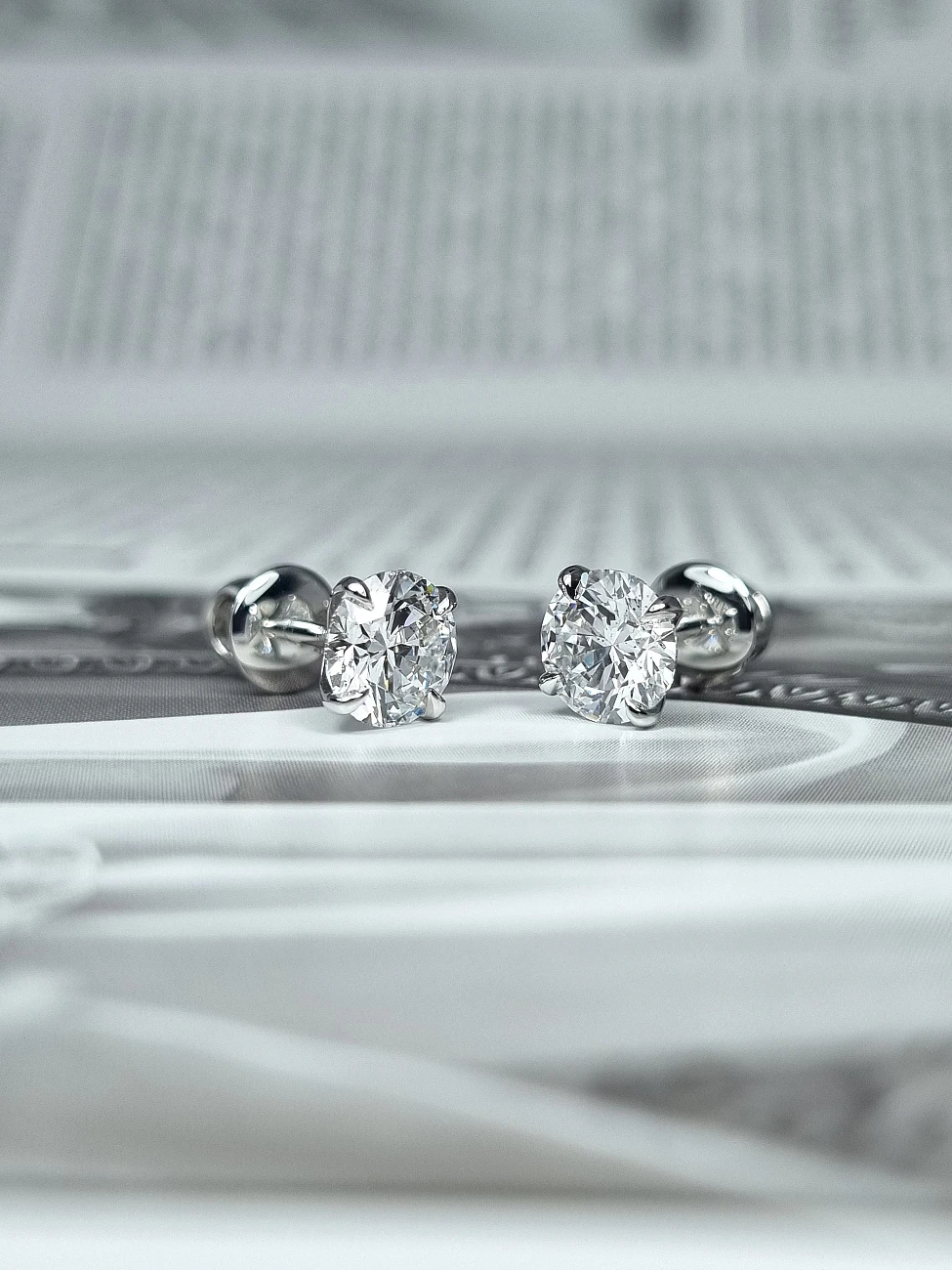 Украшение GIA  Серьги 1,01/1,02 ct. D/Si1 (3 excellent) Round Diamonds   