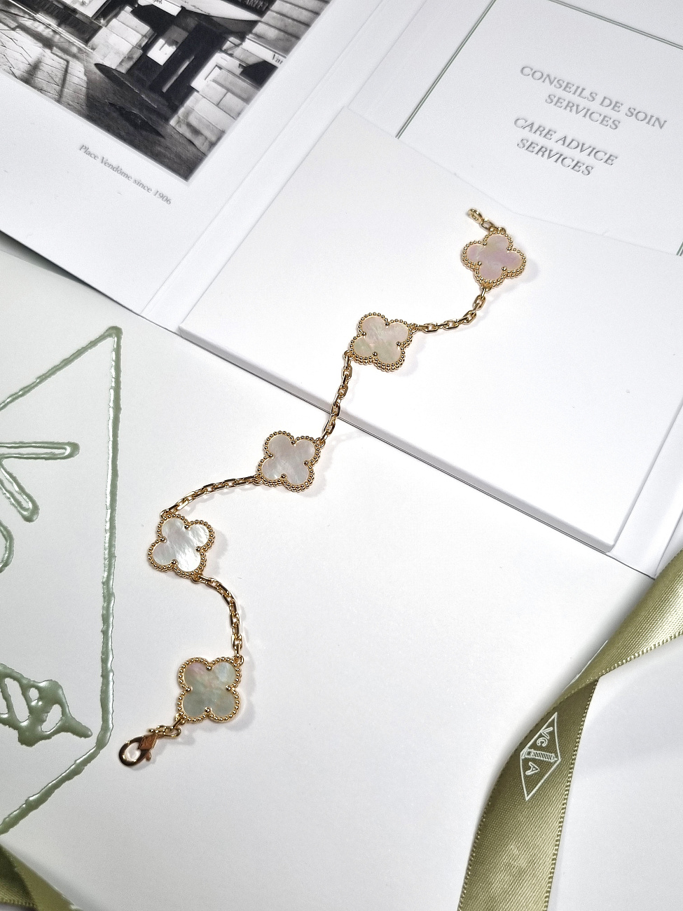 Украшение Van Cleef & Arpels  Vintage Alhambra Bracelet, 5 Motifs  VCARA41800 