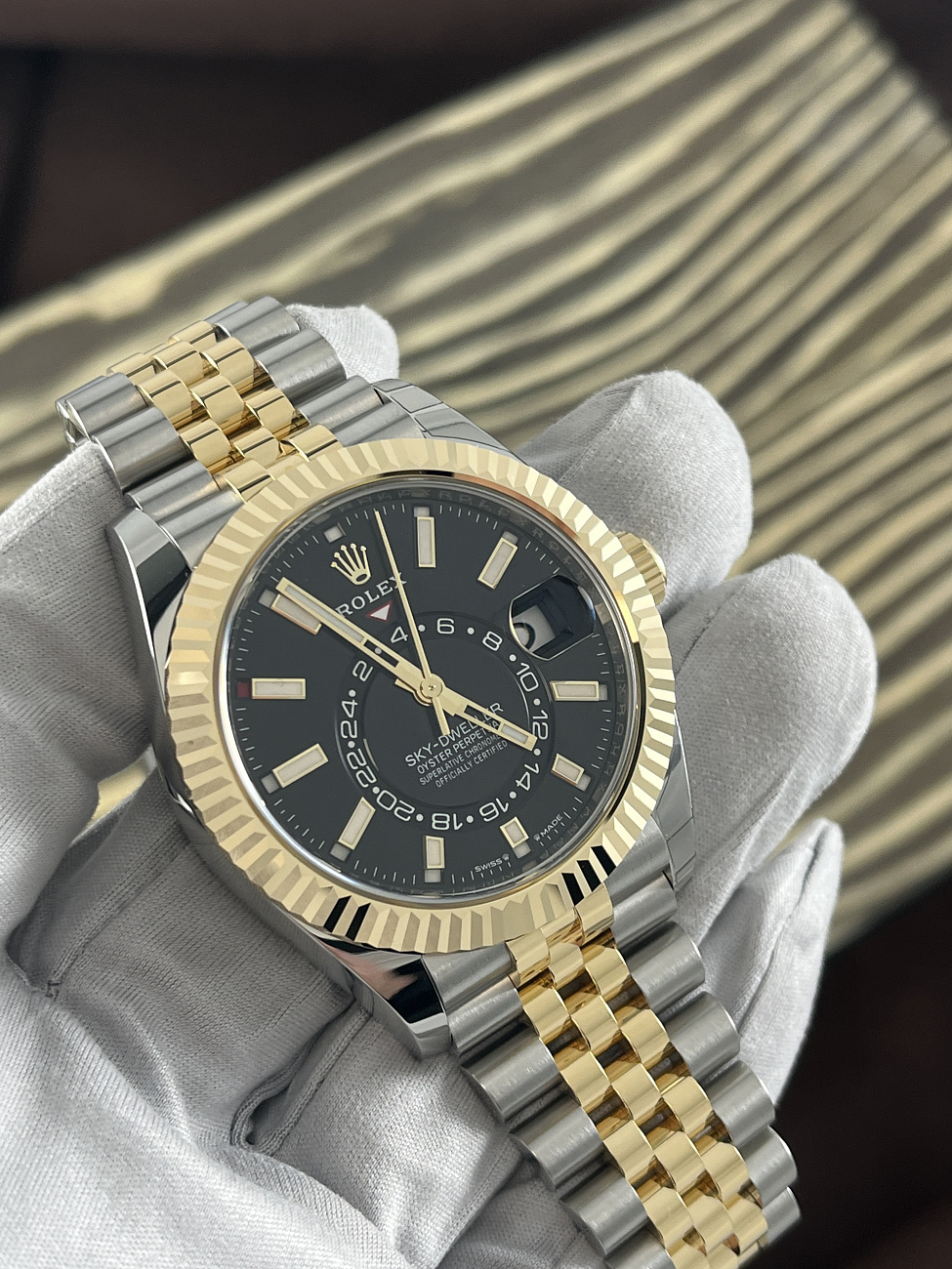 Часы Rolex  Sky-Dweller 42Mm Steel And Yellow Black Dial  336933