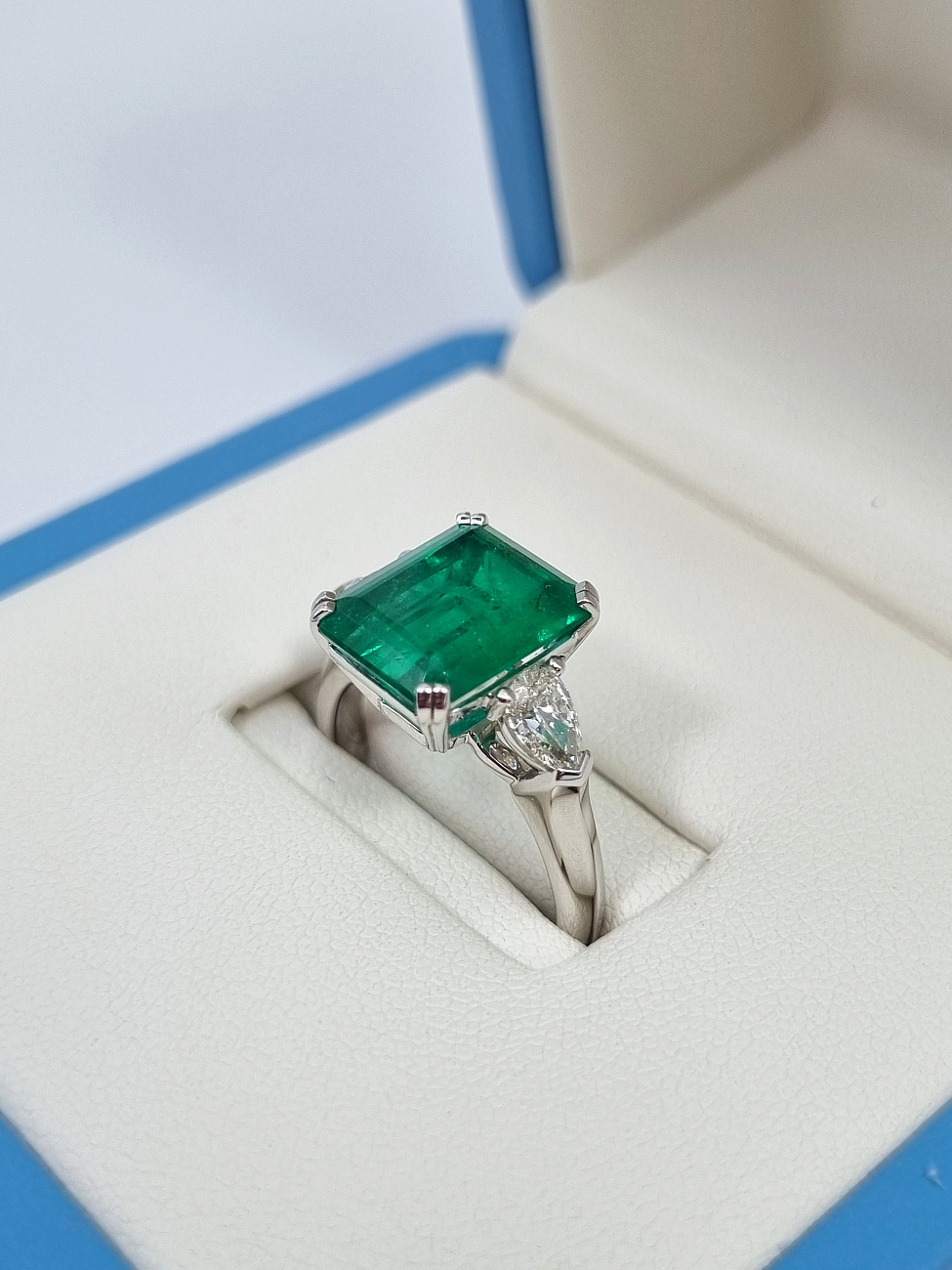 Украшение NO NAME  Кольцо С Изумрудом 3,90 Ct.   