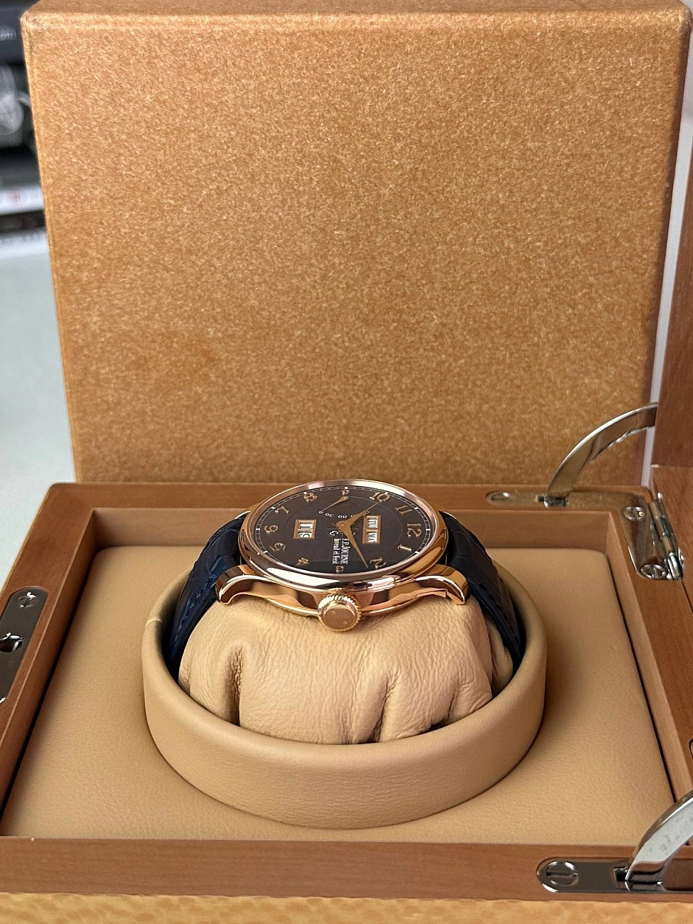 Часы F.P. Journe  Quantième Perpétuel Boutique Edition Blue Dial 40mm   