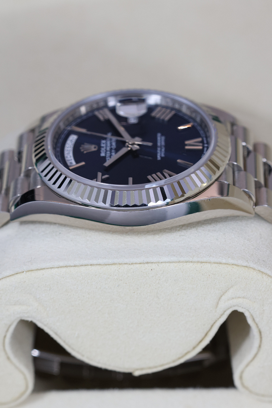 Часы Rolex  Oyster Perpetual Day-Date 40Mm White Gold Blue Dial  228239