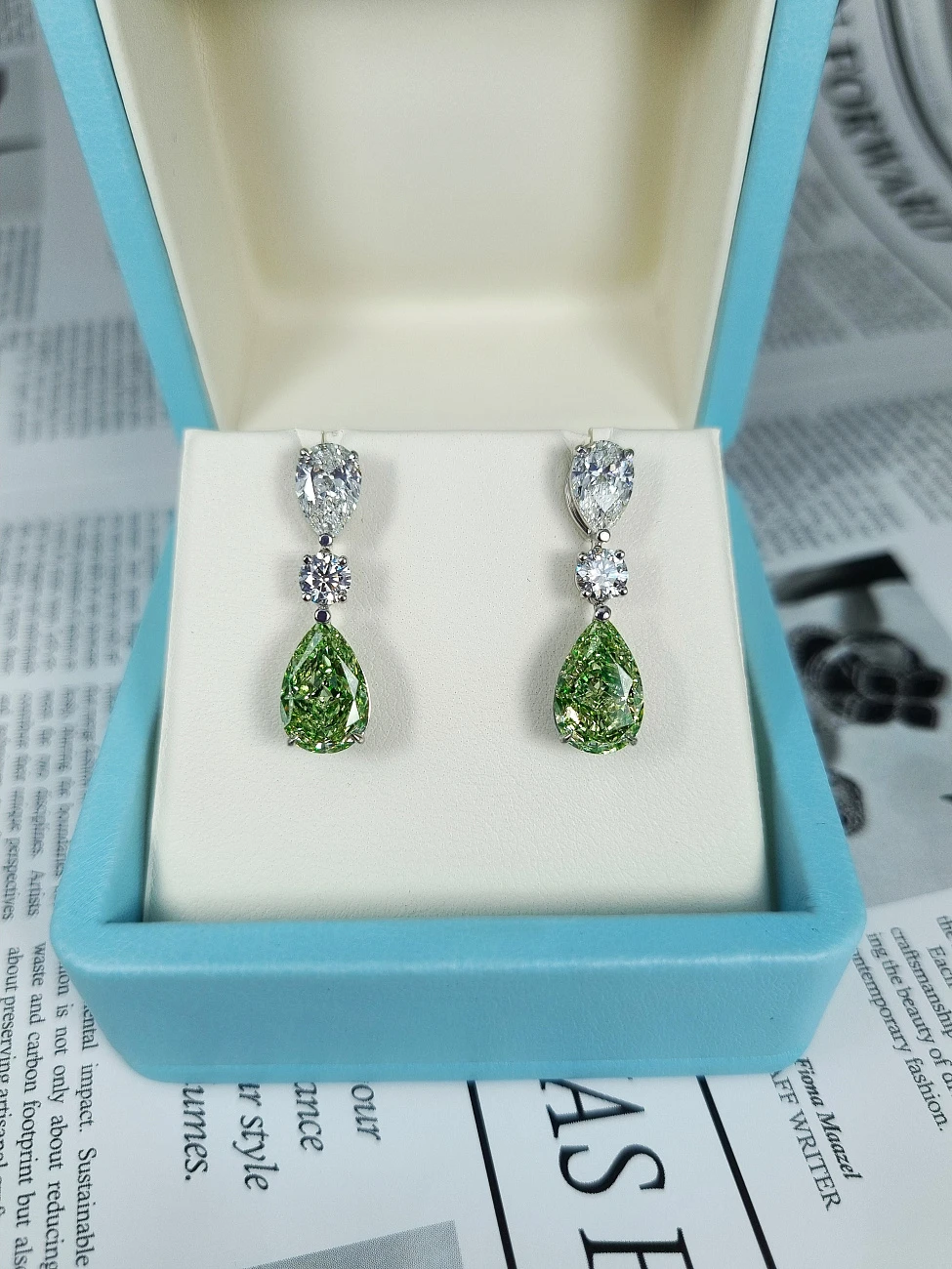 Украшение GIA  Серьги с бриллиантами 2,01/2,03 ct. FBGY/VVS   