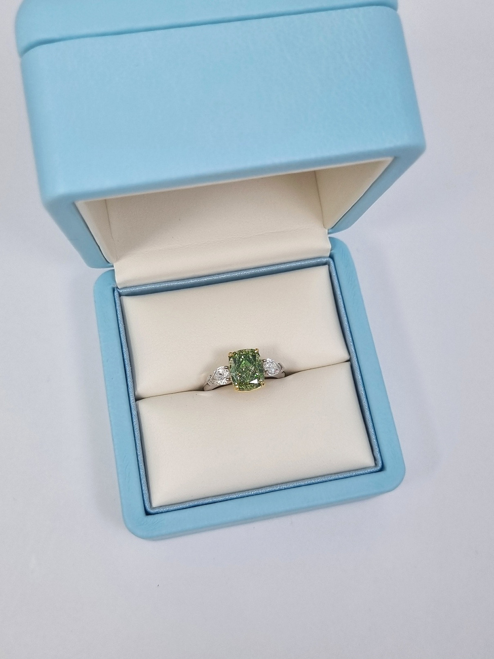 Украшение NO NAME  Кольцо С Бриллиантом 3,52 Ct. Fbgy/Vs2   