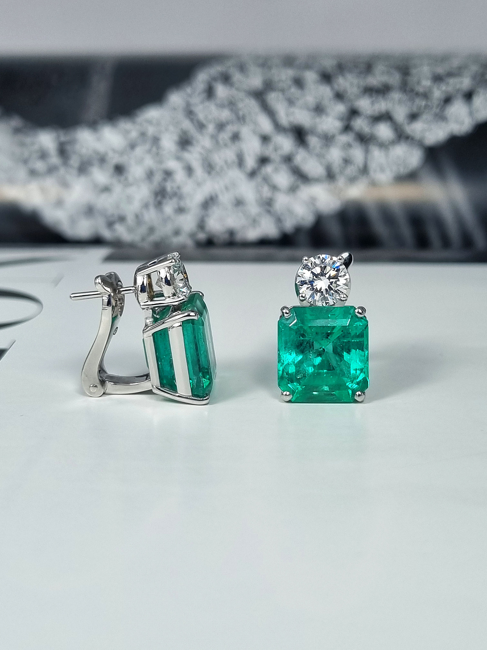 Украшение GRS GemResearch Swisslab  Серьги с изумрудами 7,08/8,75 ct. Vivid Green (Colombia)   