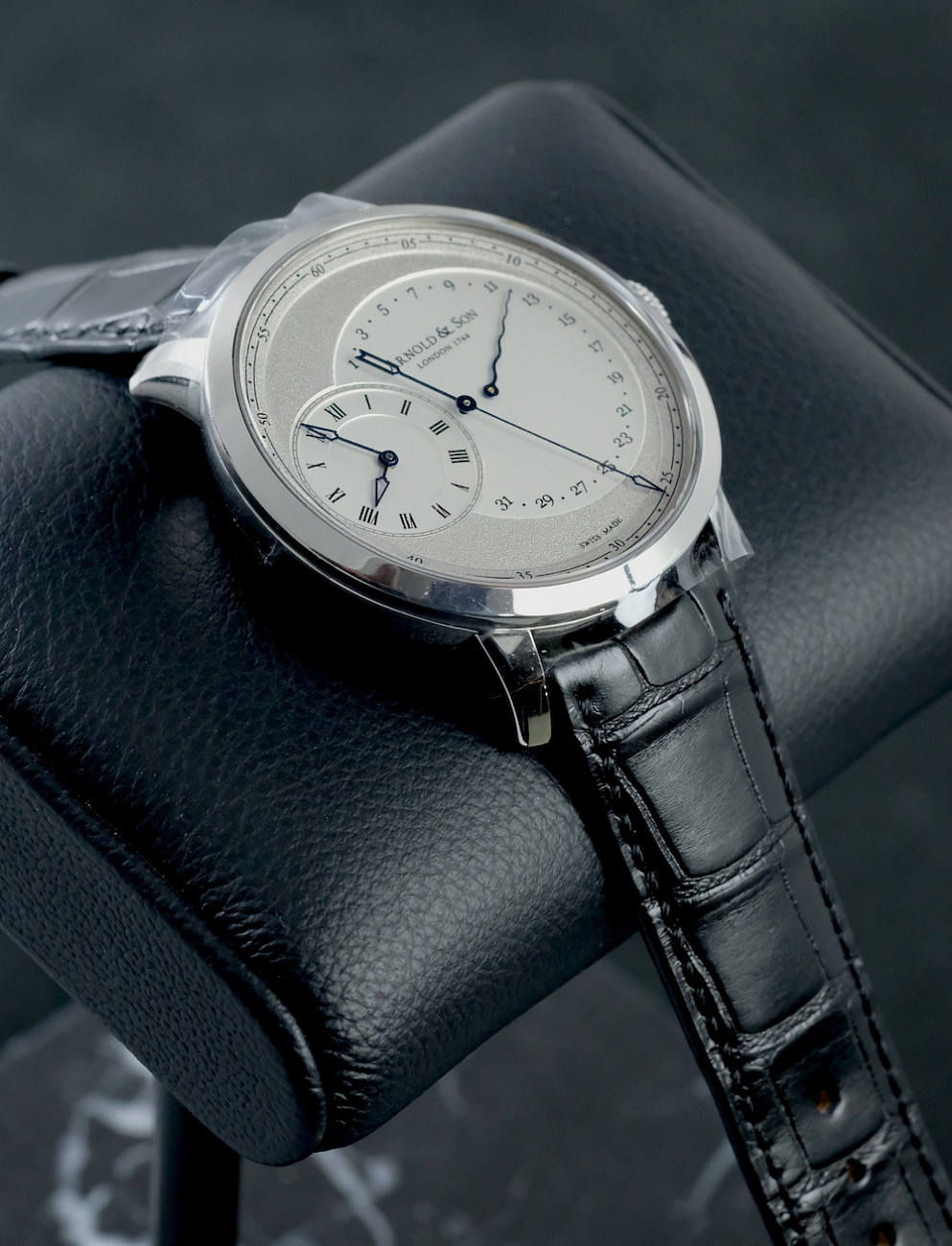 Часы Arnold & Son  Instrument Collection Tbr  1ARASSO1A