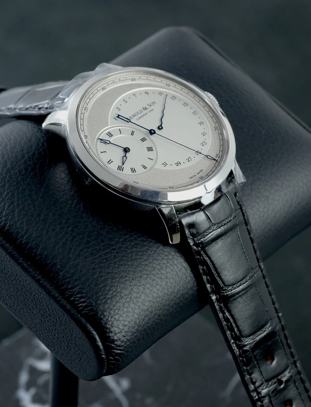 Часы Arnold &amp; Son  Instrument Collection Tbr  1ARASSO1A