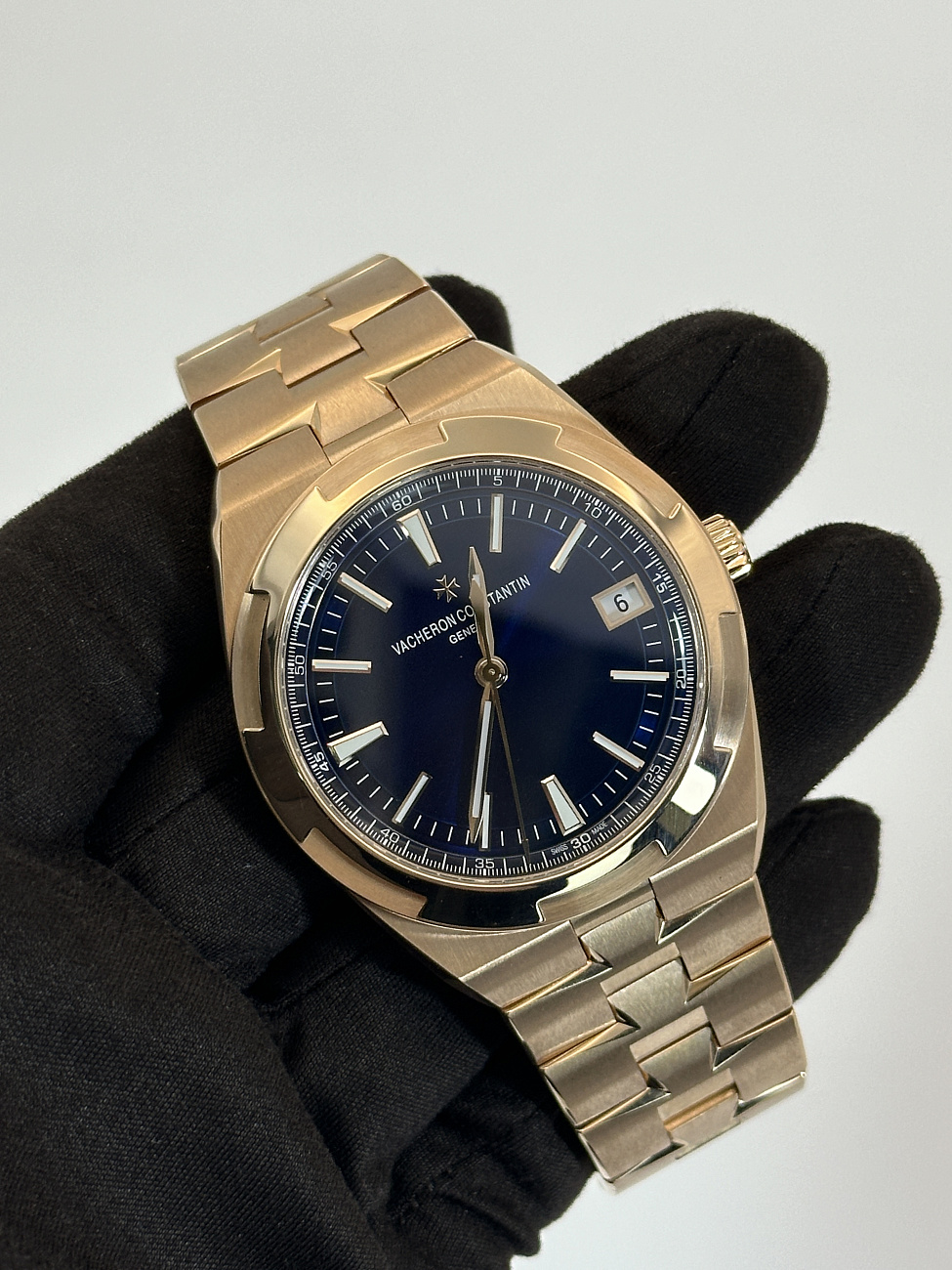 Часы Vacheron Constantin  Overseas Automatic Date Rose Gold Blue Dial 41 Mm  4500V/110R-B705