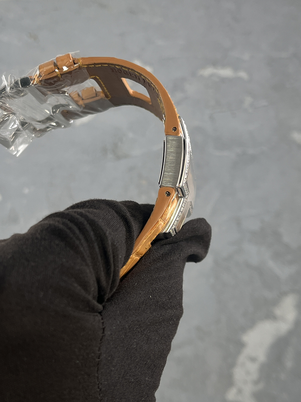 Часы Roger Dubuis  Follow Me Limited Edition 18K White Gold Diamond Set Fix  