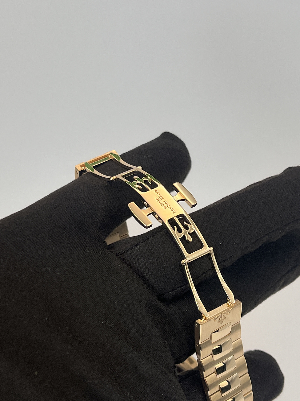 Часы Patek Philippe  Custom Nautilus Rose Gold And Ruby 40Mm  FIX 5723/1R 5711R