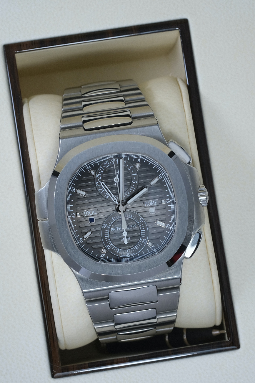 Часы Patek Philippe  Nautilus Travel Time Chronograph  5990/1A-001
