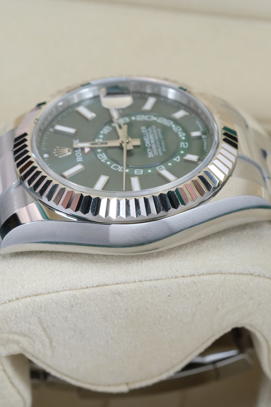 Часы Rolex  Oyster Perpetual Sky-Dweller 336934 Green Dial  336934