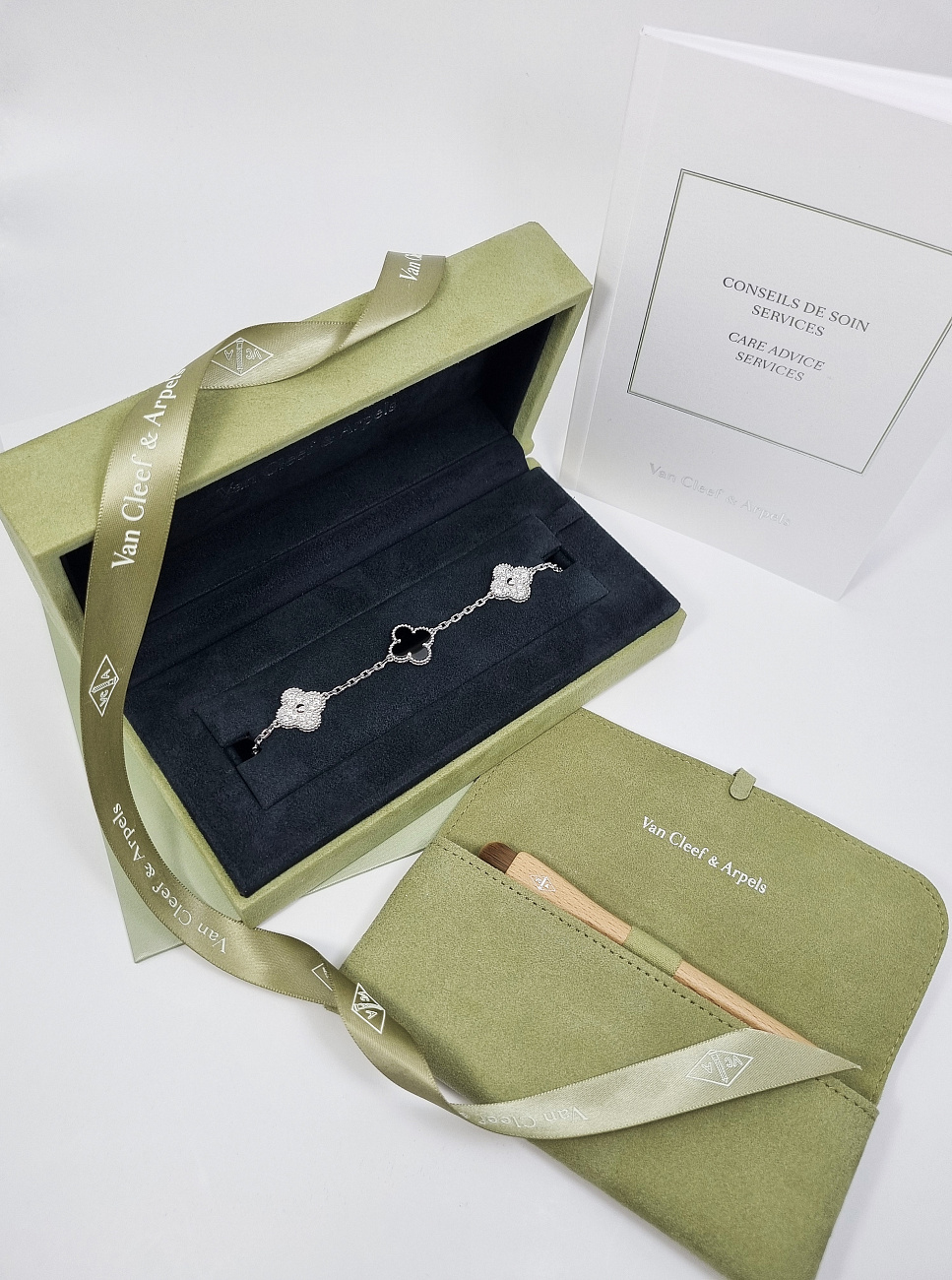 Украшение Van Cleef & Arpels  Vintage Alhambra Bracelet, 5 Motifs Vcarp2R900  VCARP2R900 