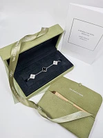 Украшение Van Cleef &amp; Arpels  Vintage Alhambra Bracelet, 5 Motifs Vcarp2R900  VCARP2R900 