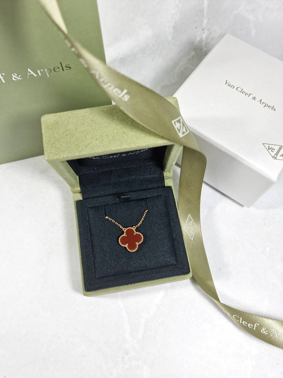 Украшение Van Cleef & Arpels  Vintage Alhambra Pendant Vcard38500  VCARD38500 