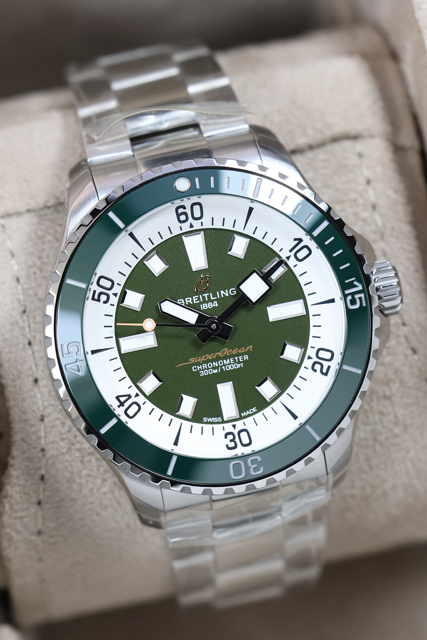 Часы Breitling  Superocean Automatic 44 Green Dial  A17376A31L1A1