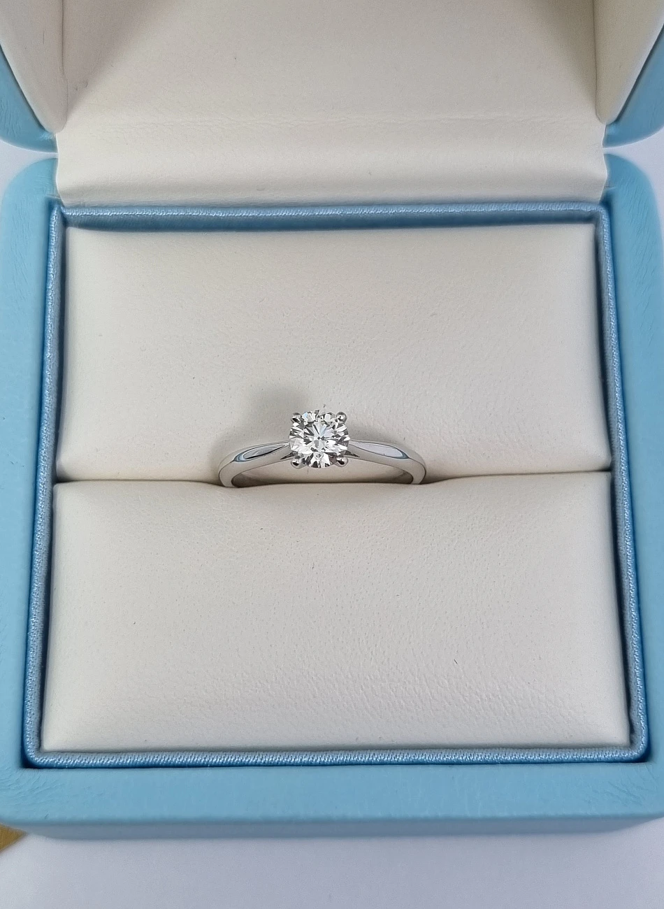 Украшение GIA  Кольцо с бриллиантом 0,52 ct. K/VS2   