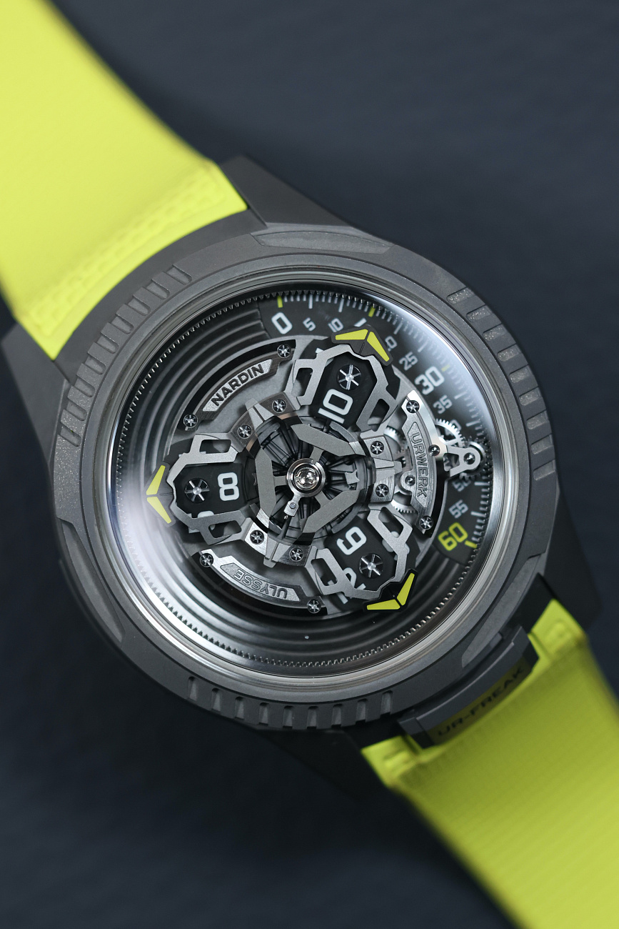Часы Urwerk  UR-FREAK   2413-500LE-2A-UR/3B