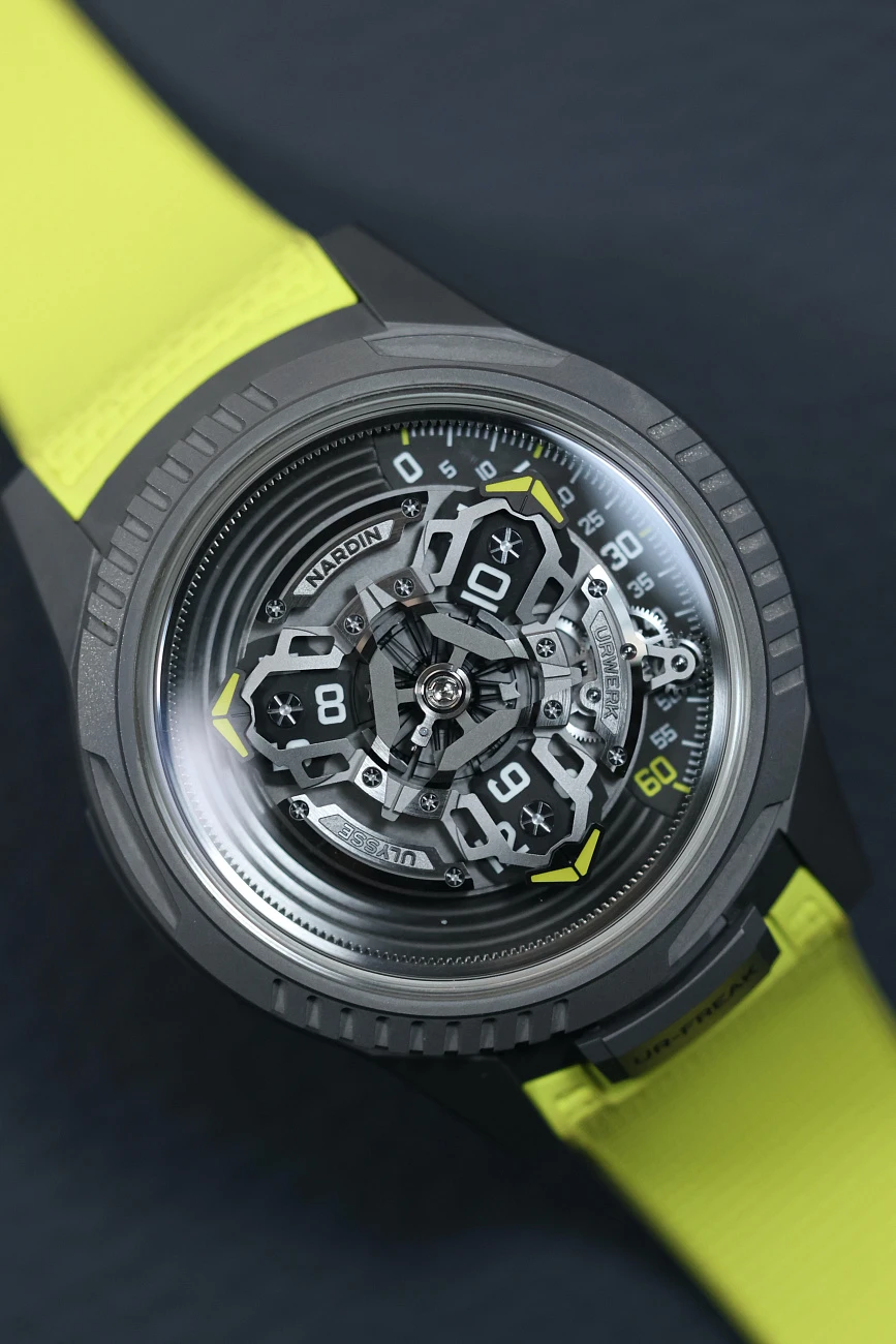 Часы Urwerk  UR-FREAK   2413-500LE-2A-UR/3B
