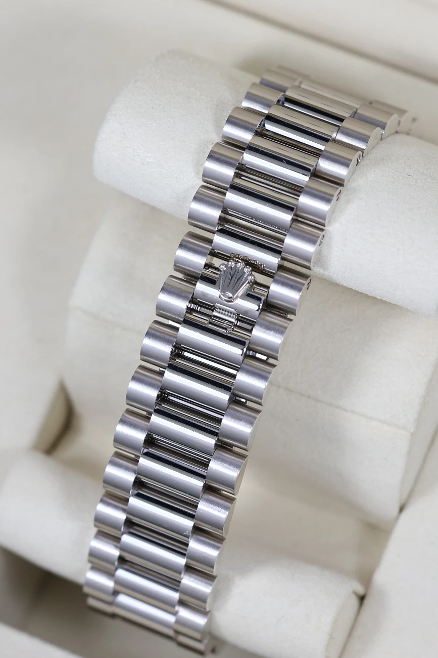 Часы Rolex  Oyster Perpetual Day-Date 40Mm White Gold Blue Dial  228239